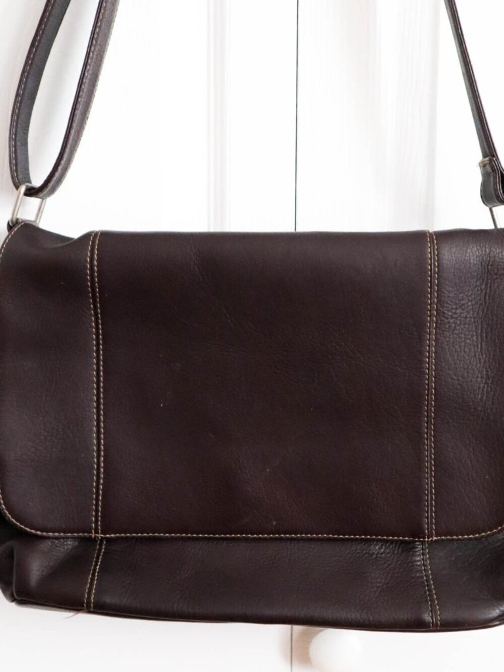 Le Donne Leather Collection Flap Over Crossbody Messenger Bag Dark Brown - Picture 3 of 9